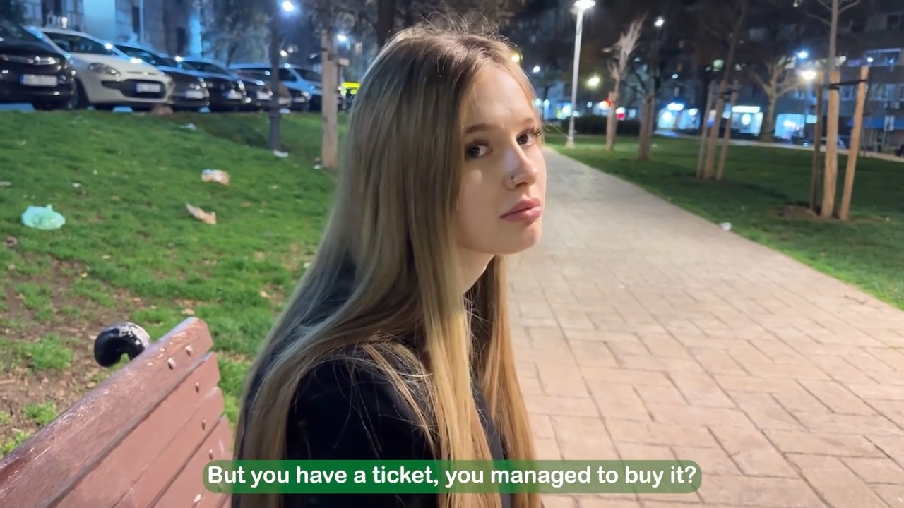 Скачать бесплатно Девушка в беде — надо помочь, вдруг из благодарности на член сядет